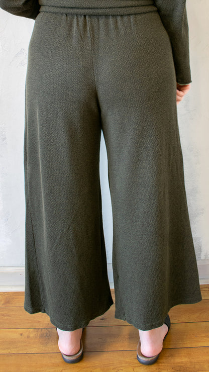 Cropped Knit Pant (Multiple Colors)