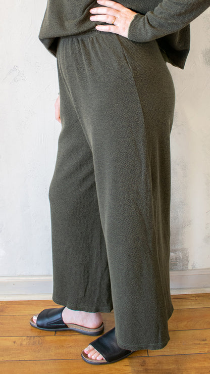 Cropped Knit Pant (Multiple Colors)