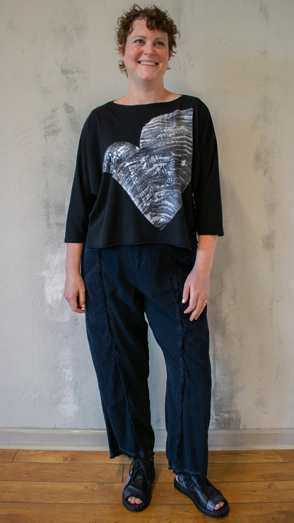 Luna T in Black Graphic