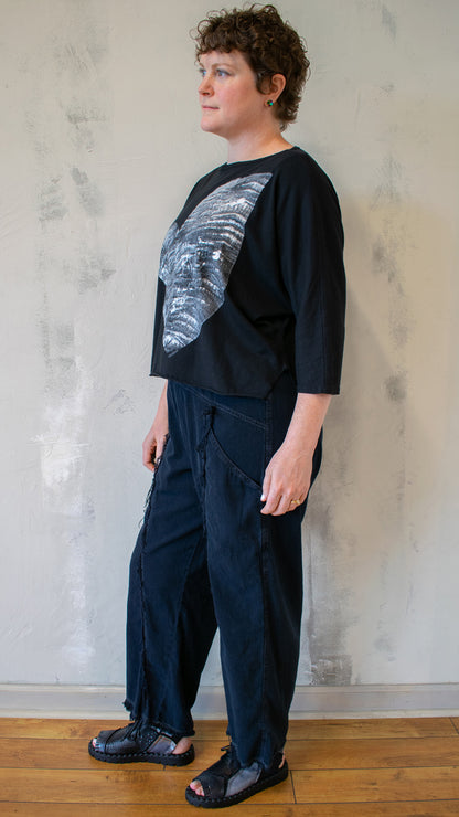 Luna T in Black Graphic