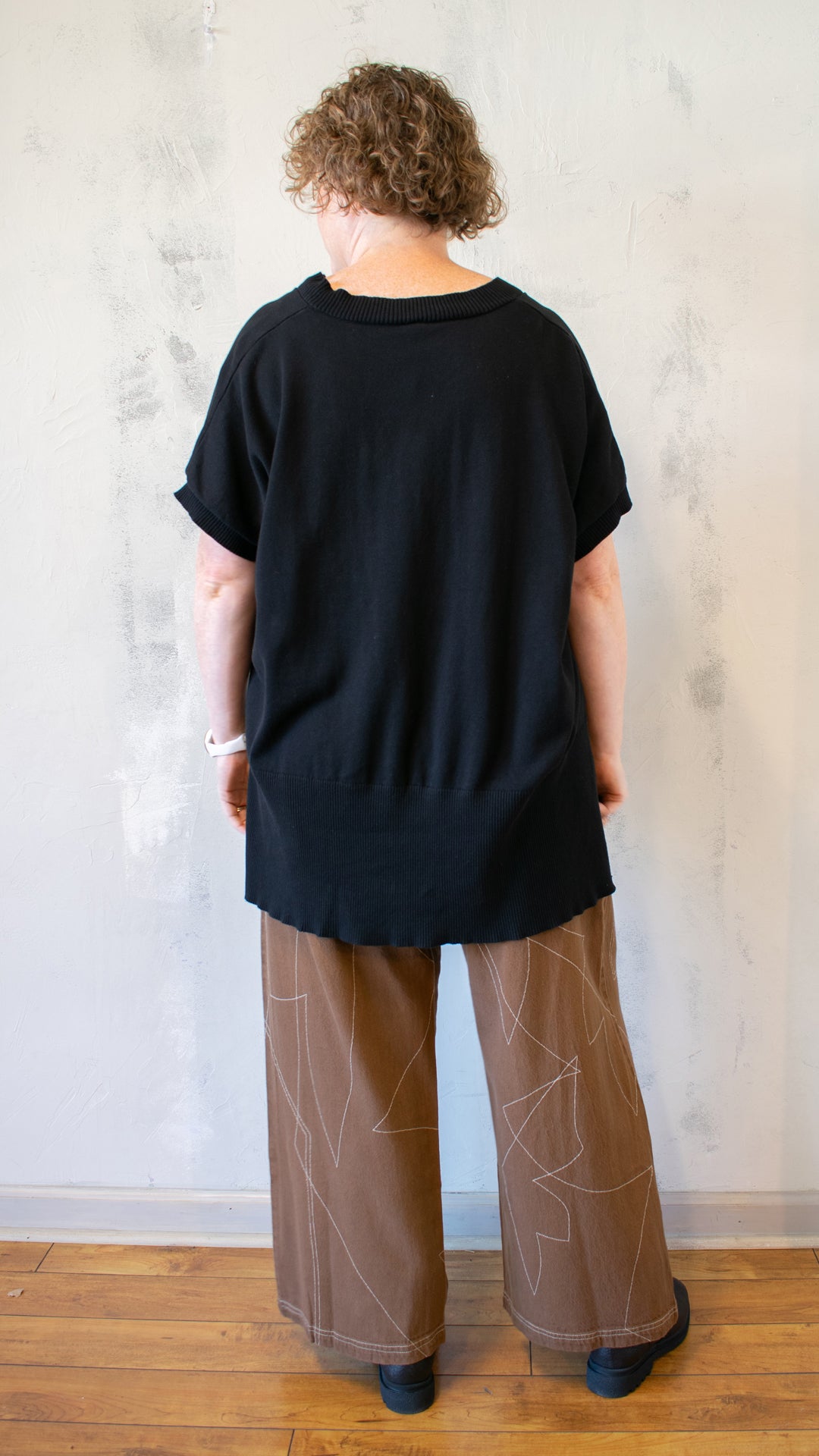 Bobbi Sleeveless Pullover in Black