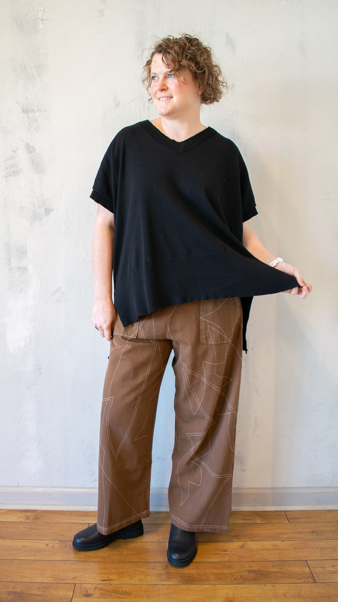 Bobbi Sleeveless Pullover in Black
