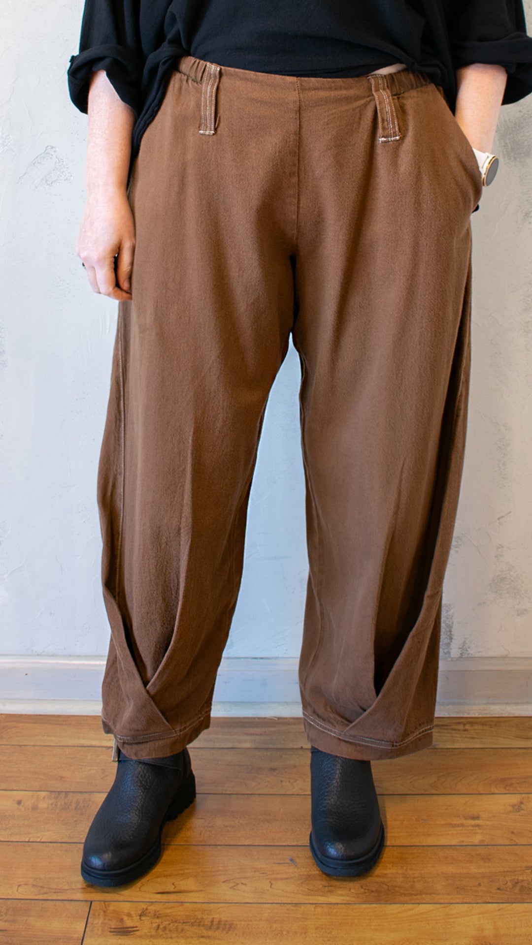 Vela Tuck Hem Pant in Saddle