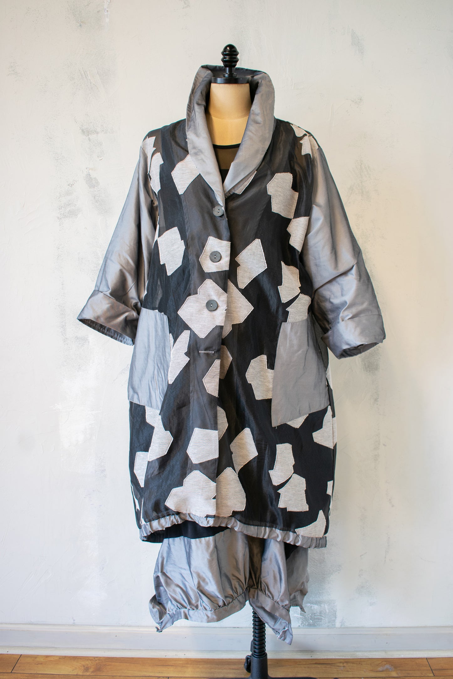 Luukaa Black and Silver Duster Light Layer