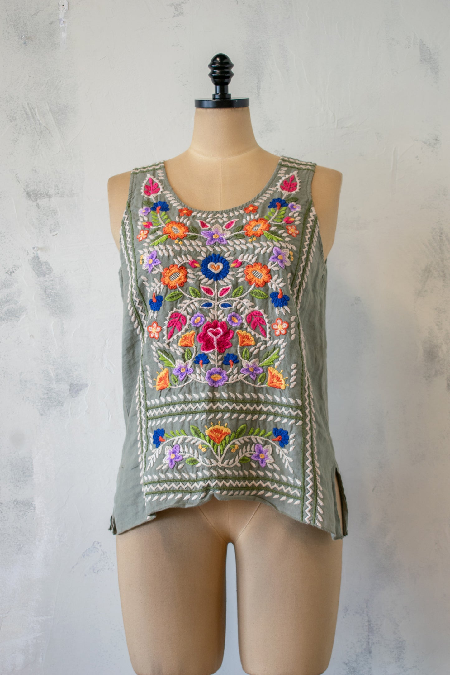 Johnny Was; Embroidered Linen Tank in Olive