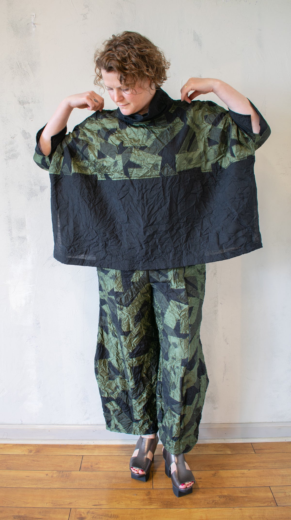Crinkle Jacquard Topper in Olive