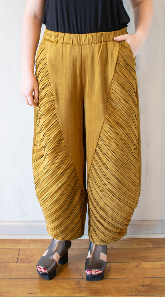 Sculpted Pleat Barrel Pant – Gold