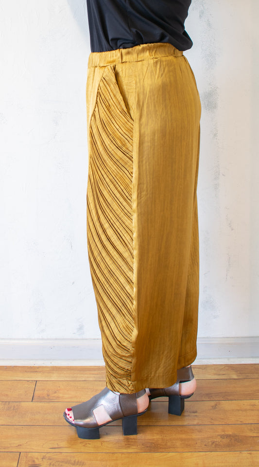 Sculpted Pleat Barrel Pant – Gold