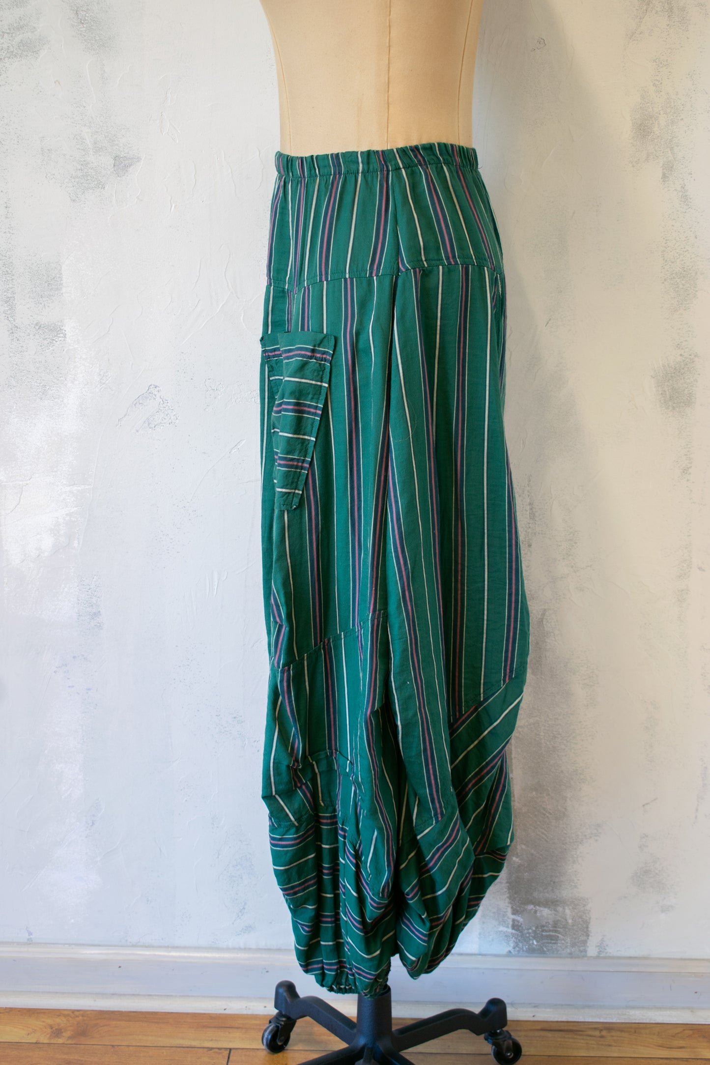 Bodil; Tuck Pant in Green Stripe