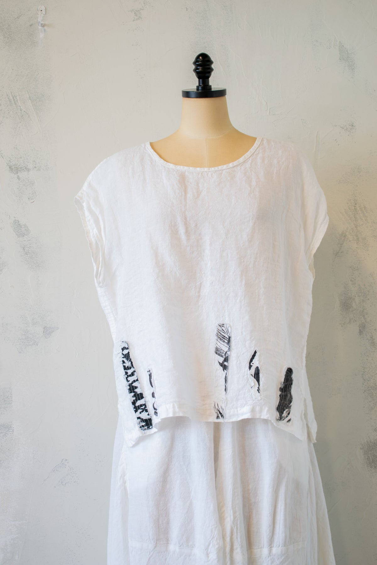 Mara Gibbucci; Black and White Linen Top