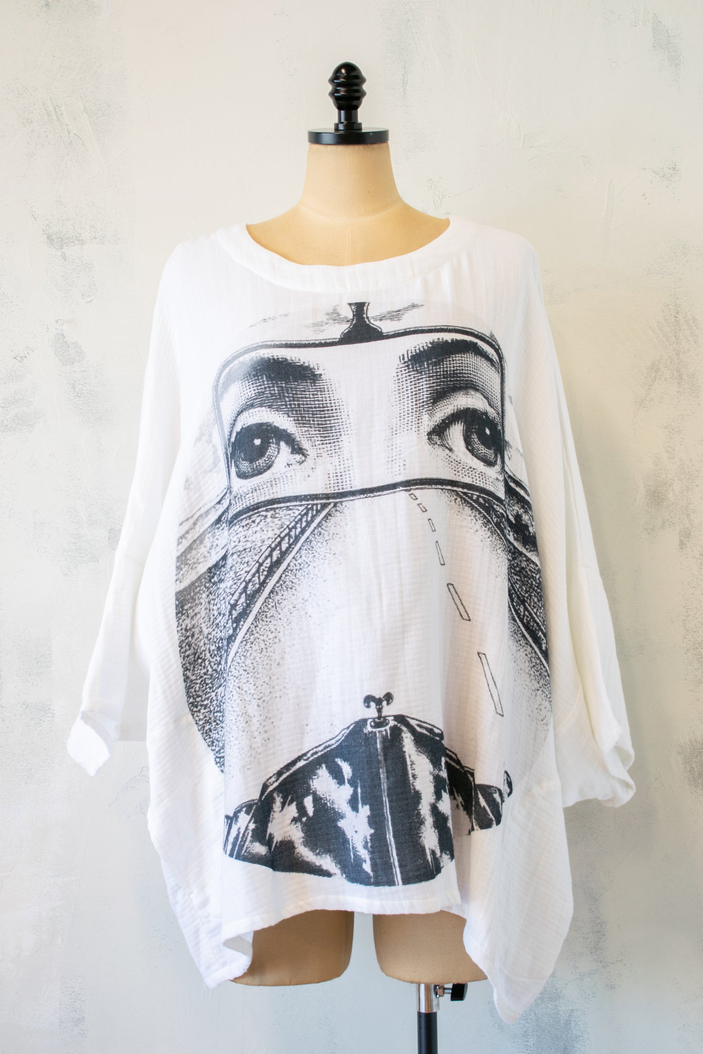 Cupcake; Eyes On Me Shirt