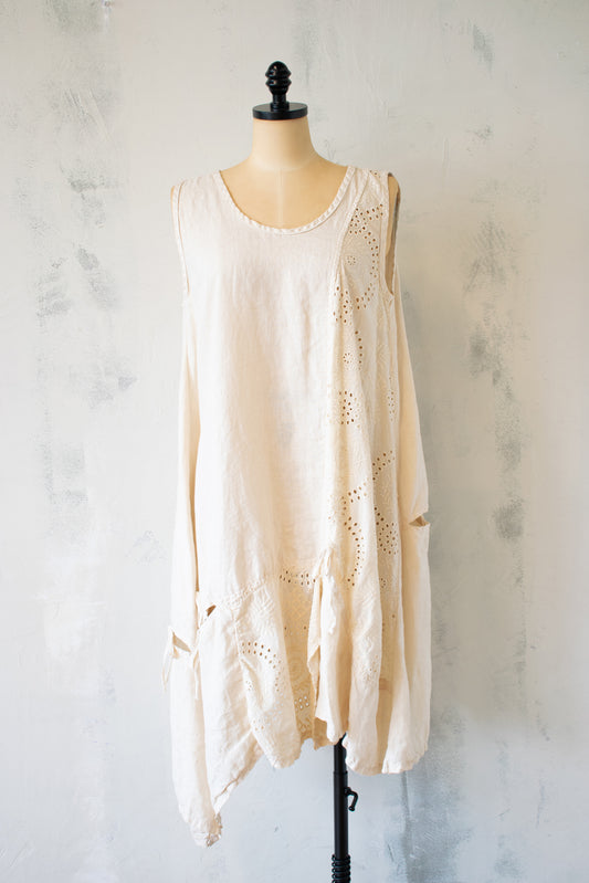 Bodil: Eyelet Linen Tunic