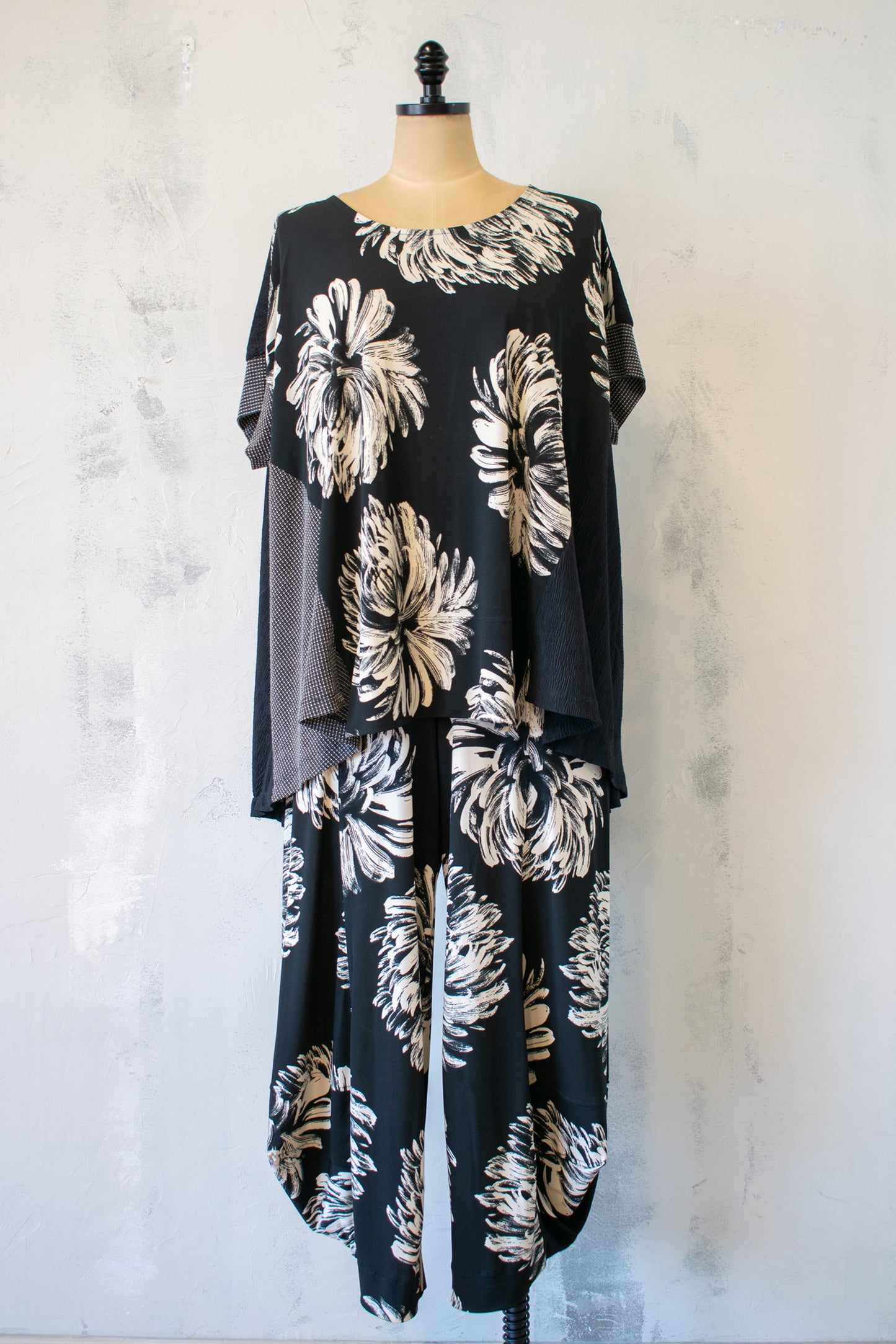 Alembika; Floral Print Black and White Top