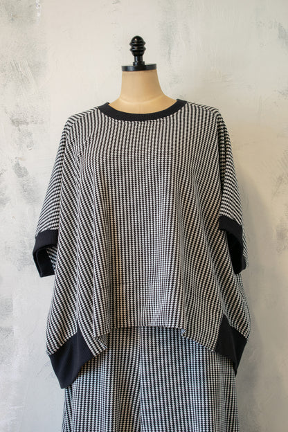 Alembika; Black and White Check Knit Pullover