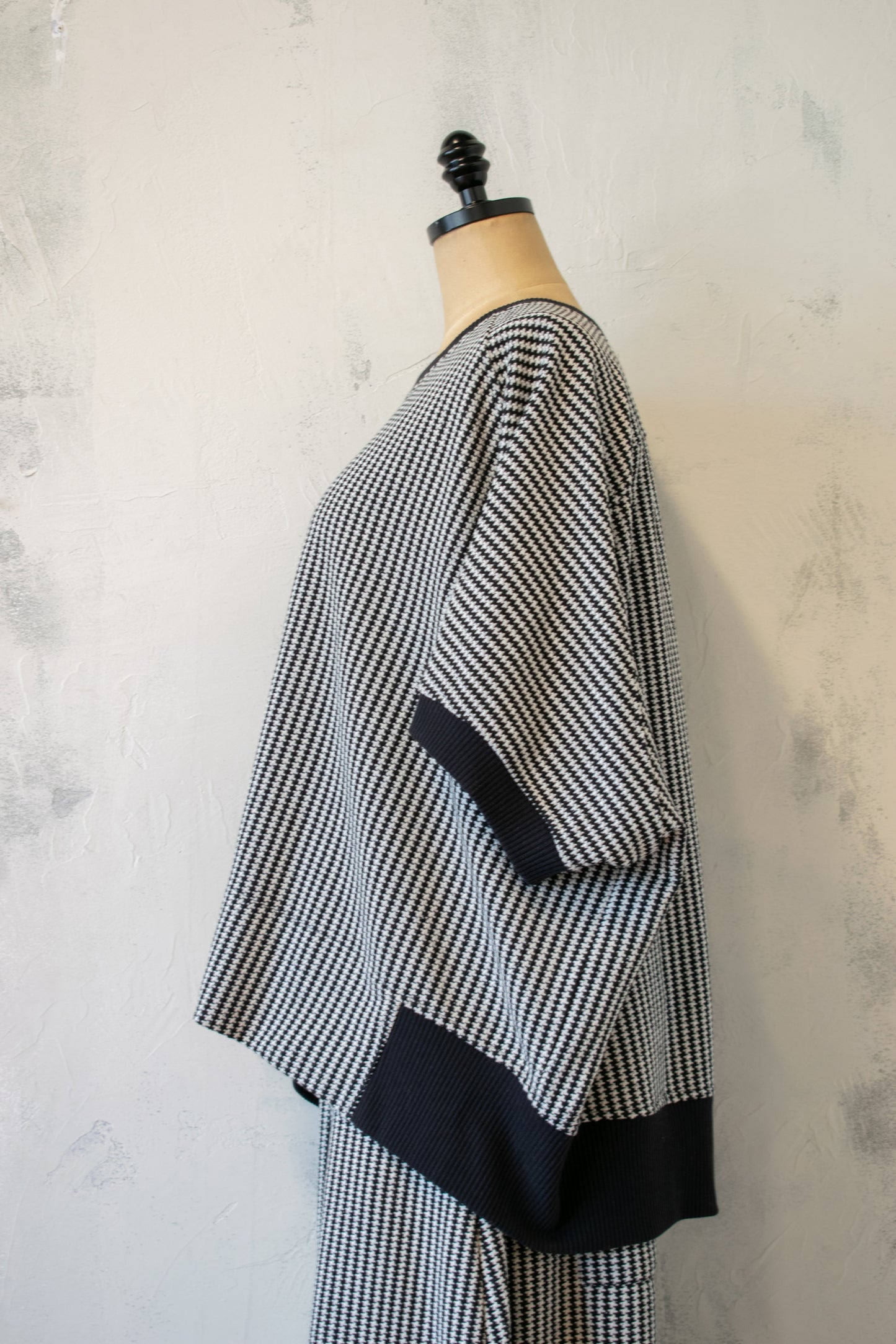 Alembika; Black and White Check Knit Pullover