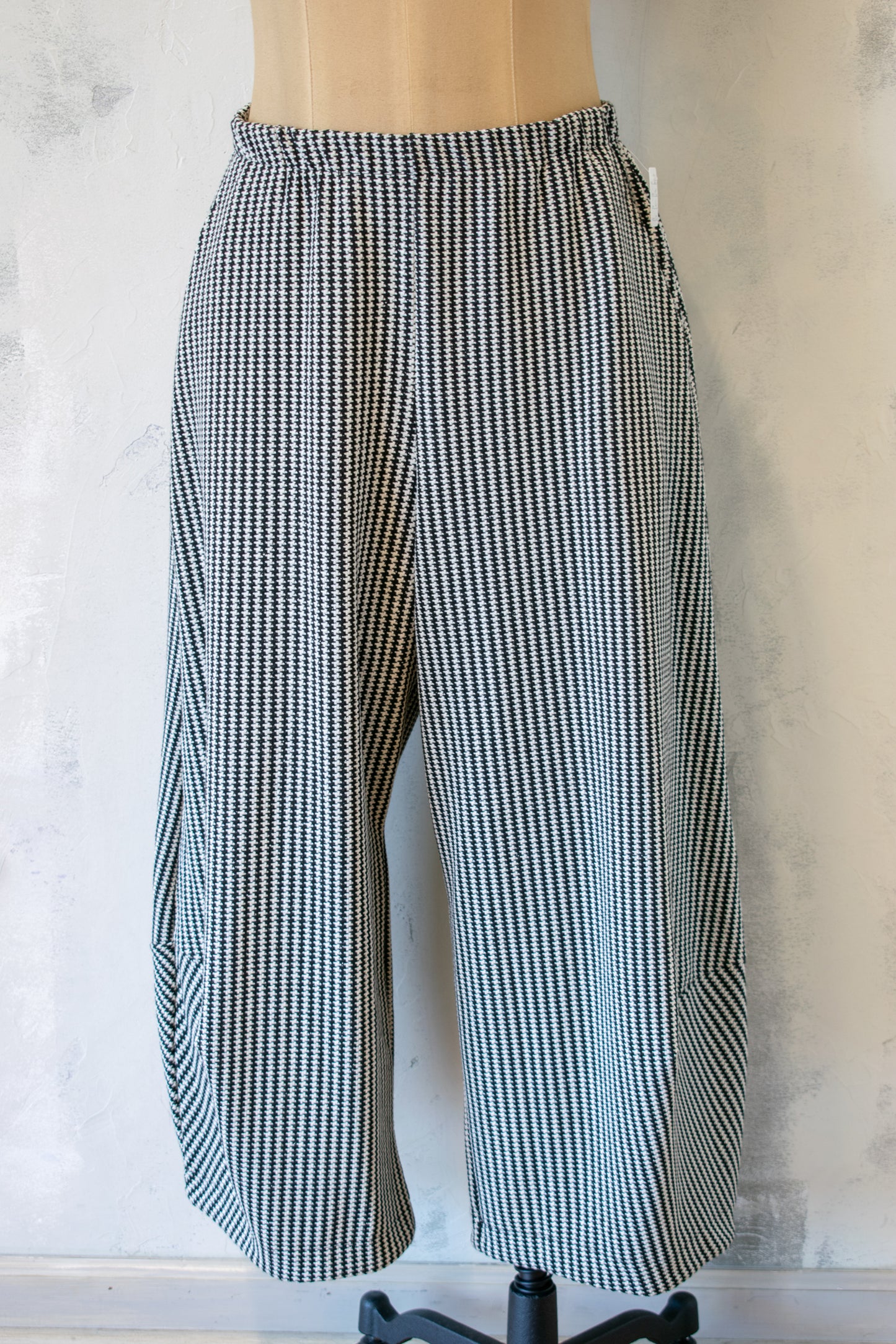 Alembika; Black and White Check Knit Lantern Pant