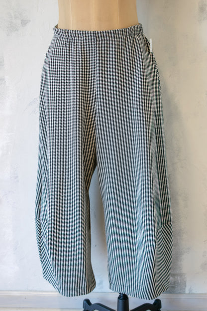 Alembika; Black and White Check Knit Lantern Pant