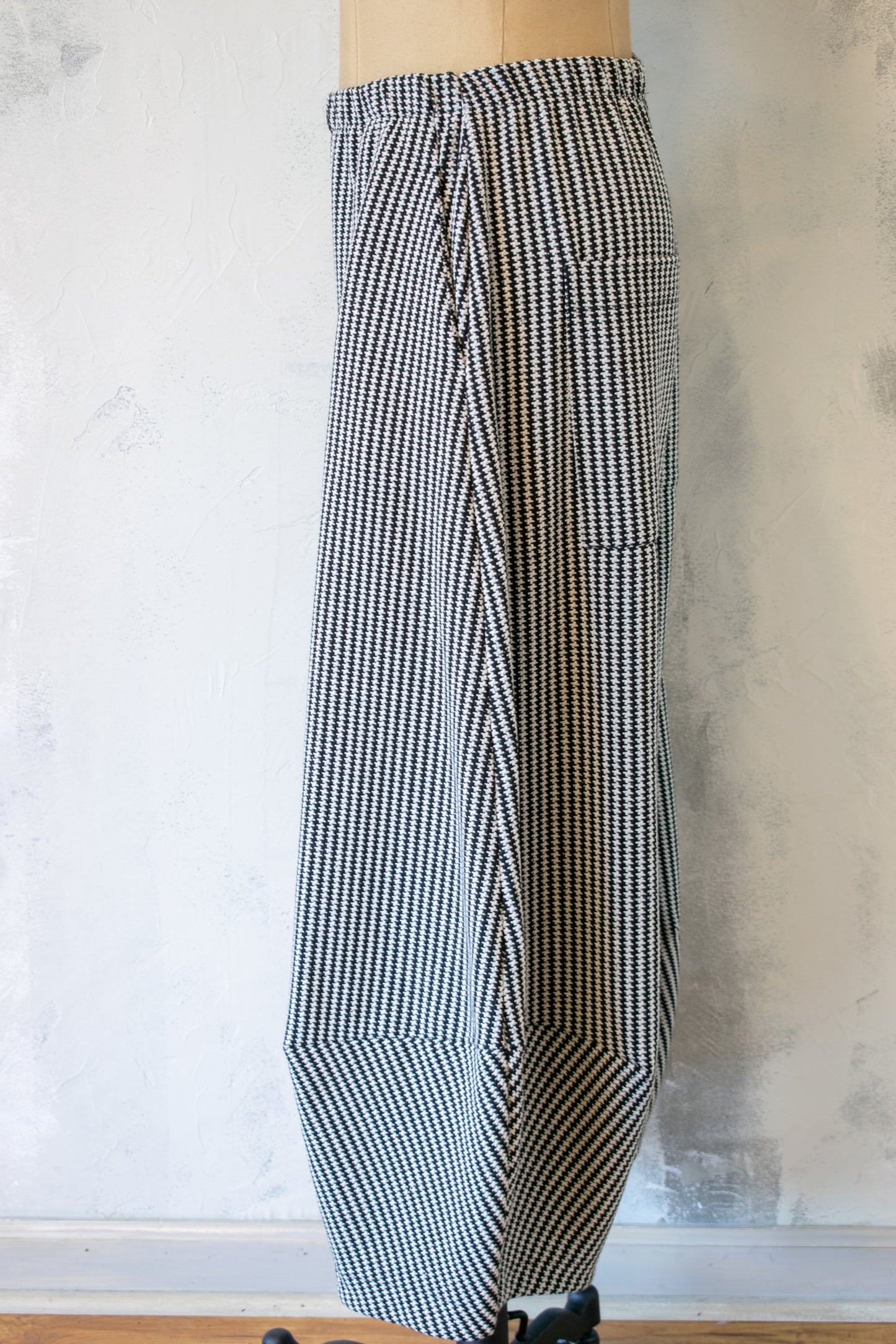 Alembika; Black and White Check Knit Lantern Pant