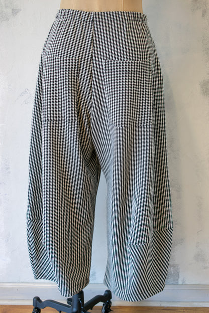 Alembika; Black and White Check Knit Lantern Pant