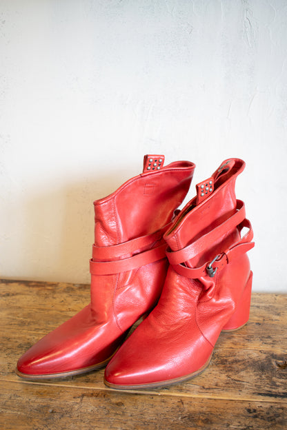 AS98: Red Boot