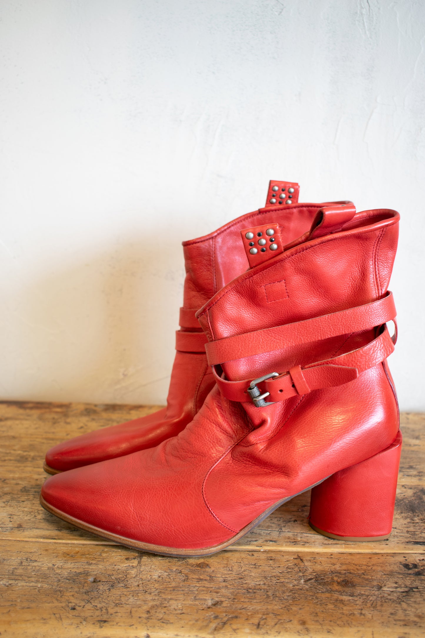 AS98: Red Boot