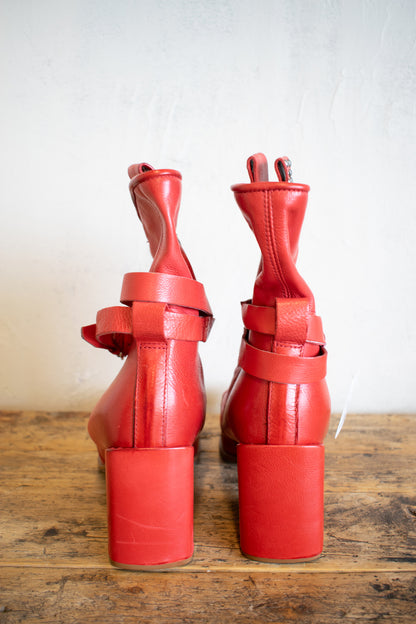 AS98: Red Boot