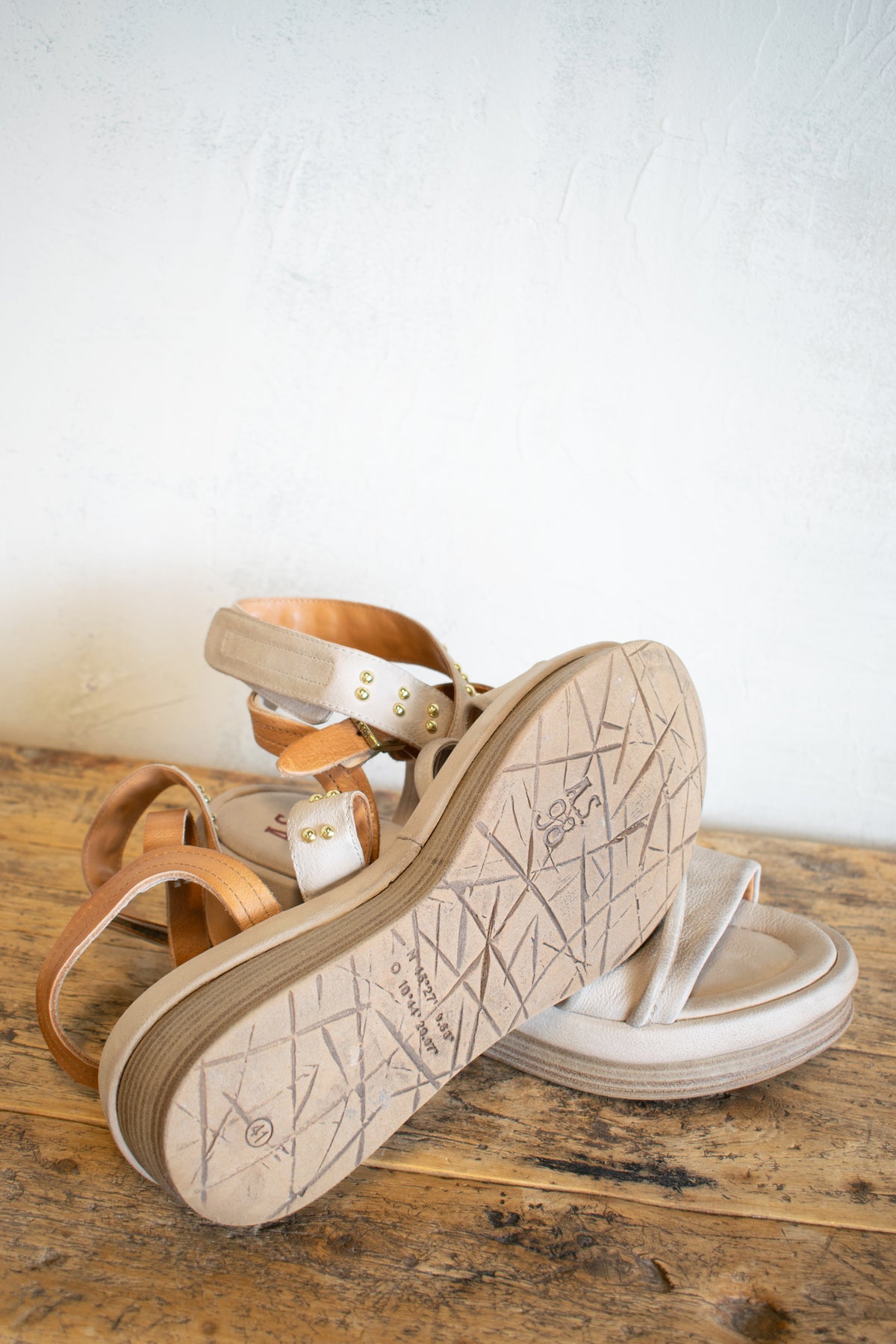 AS98: Bone Leather Sandal with Adjustable Straps