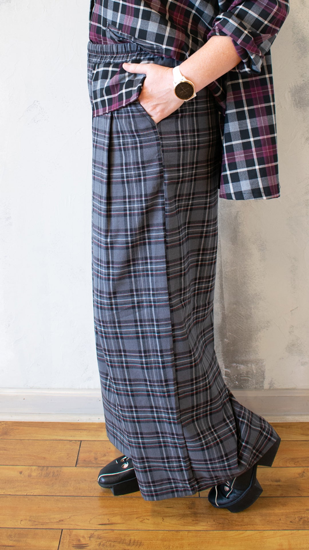 Plaid Tab Pocket Pleated Pant in Mixed Burgundy