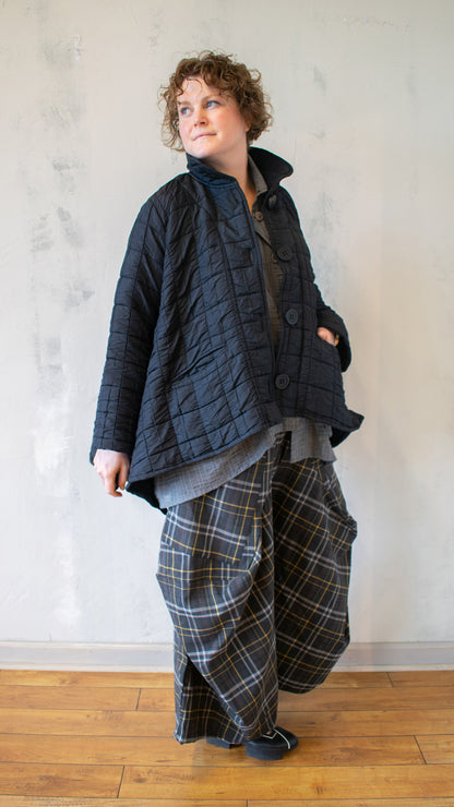 Quilted Peter Pan Swing Jacket in Black