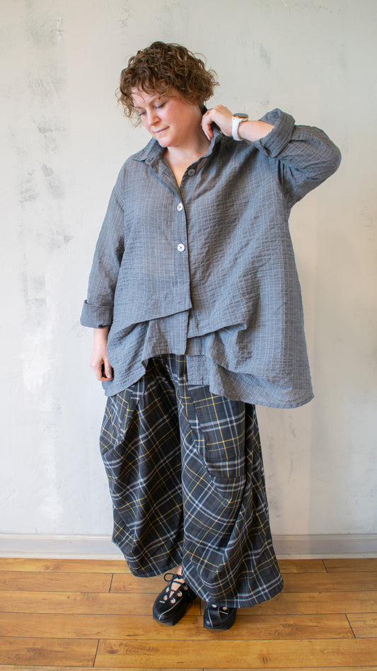 Folded Pullover Shirt in Grey Bubble