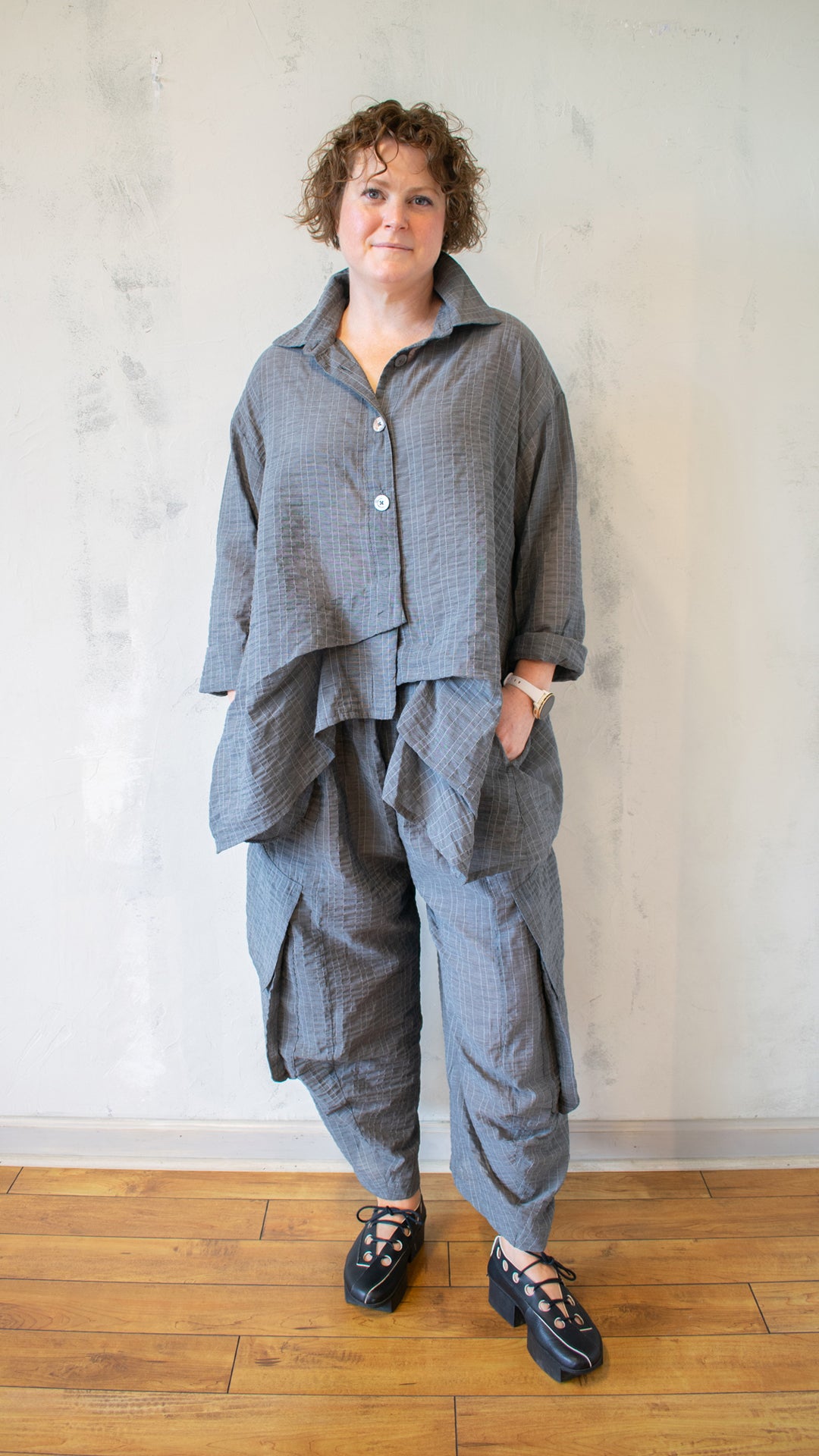 Folded Pullover Shirt in Grey Bubble