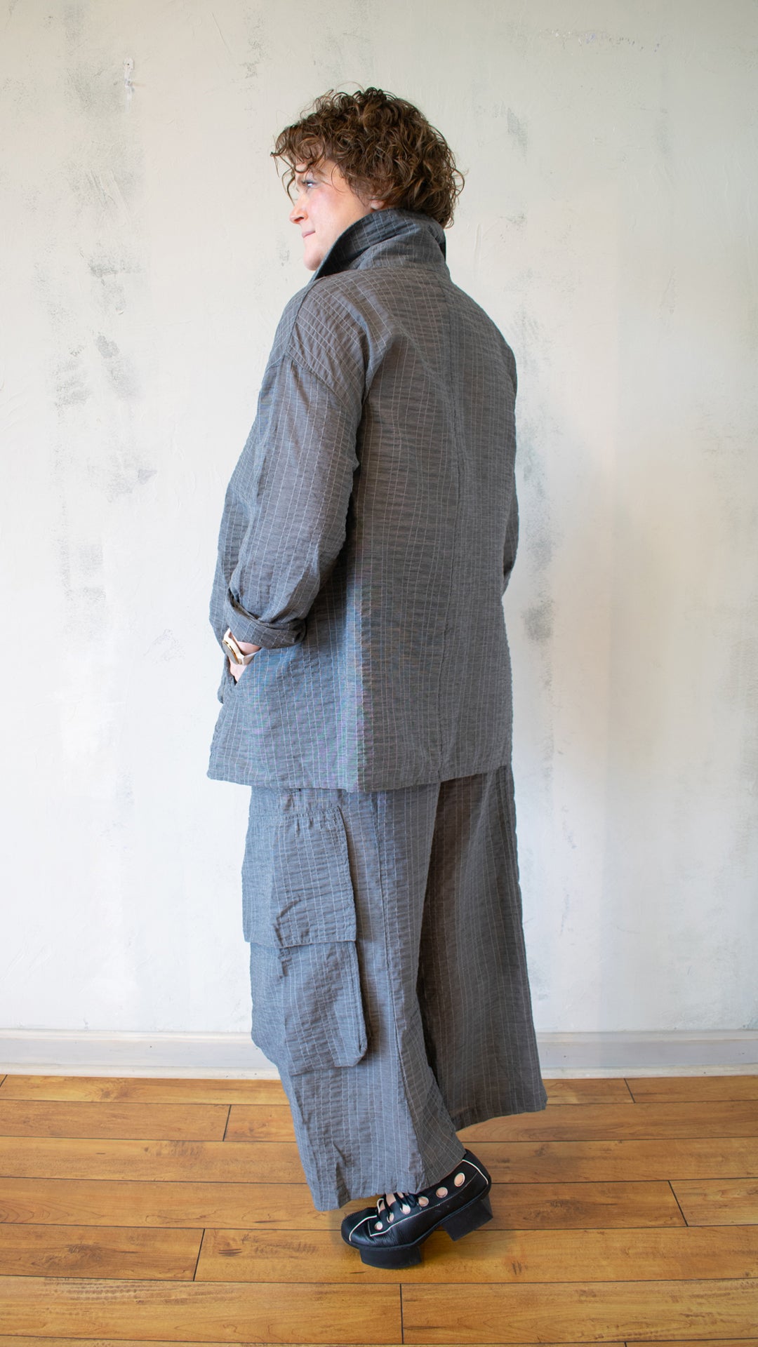 Folded Pullover Shirt in Grey Bubble