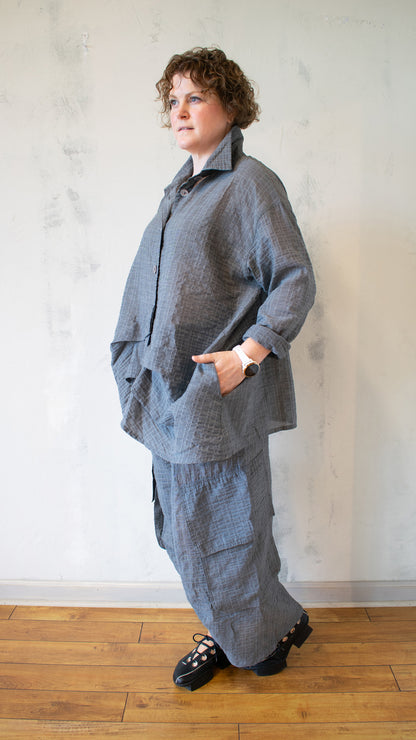 Folded Pullover Shirt in Grey Bubble