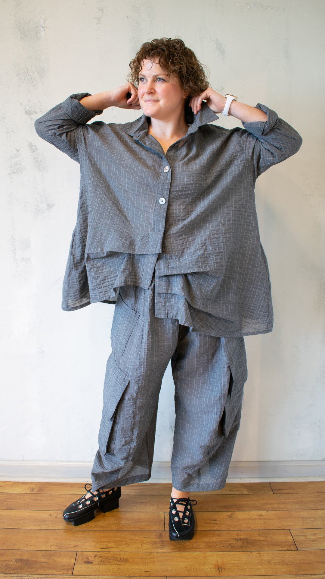 Folded Pullover Shirt in Grey Bubble