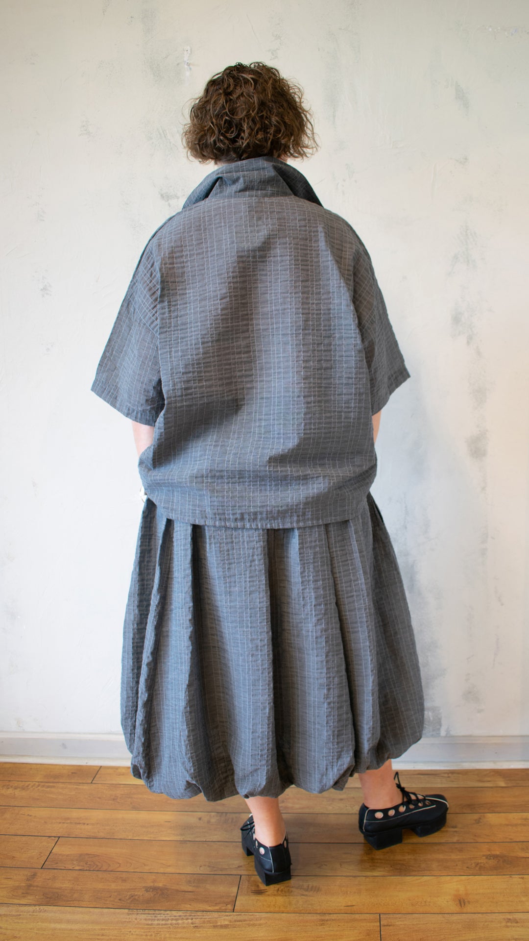 Hi-Lo Collar Pullover in Grey Bubble