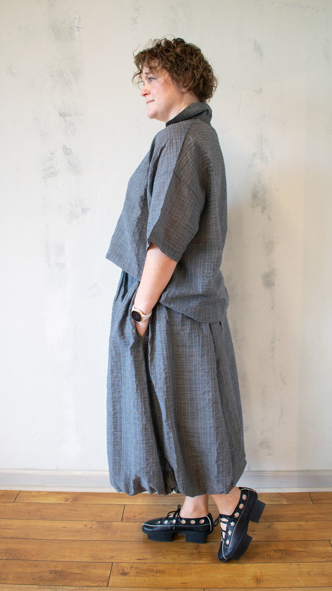 Hi-Lo Collar Pullover in Grey Bubble