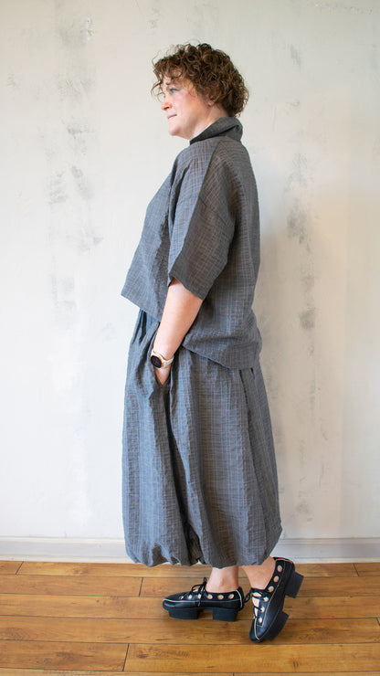 Hi-Lo Collar Pullover in Grey Bubble