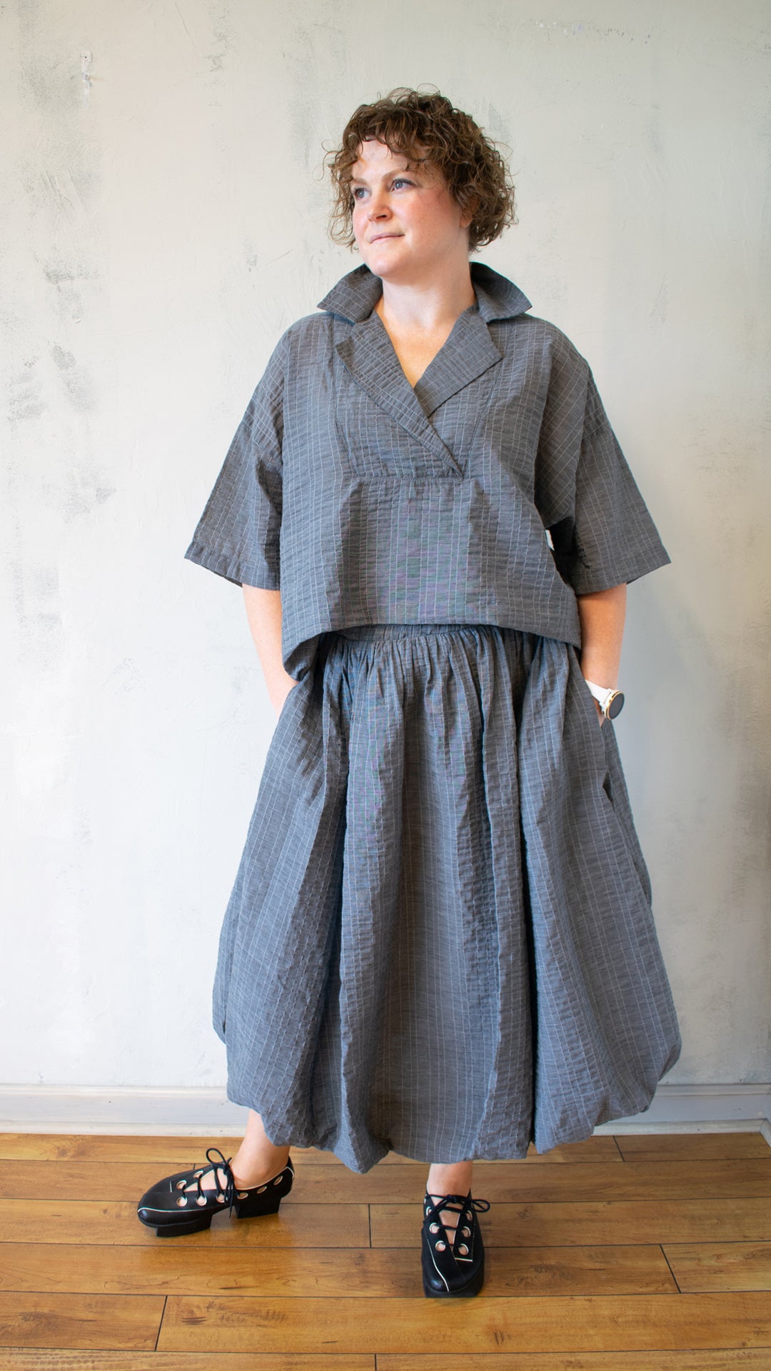 Hi-Lo Collar Pullover in Grey Bubble