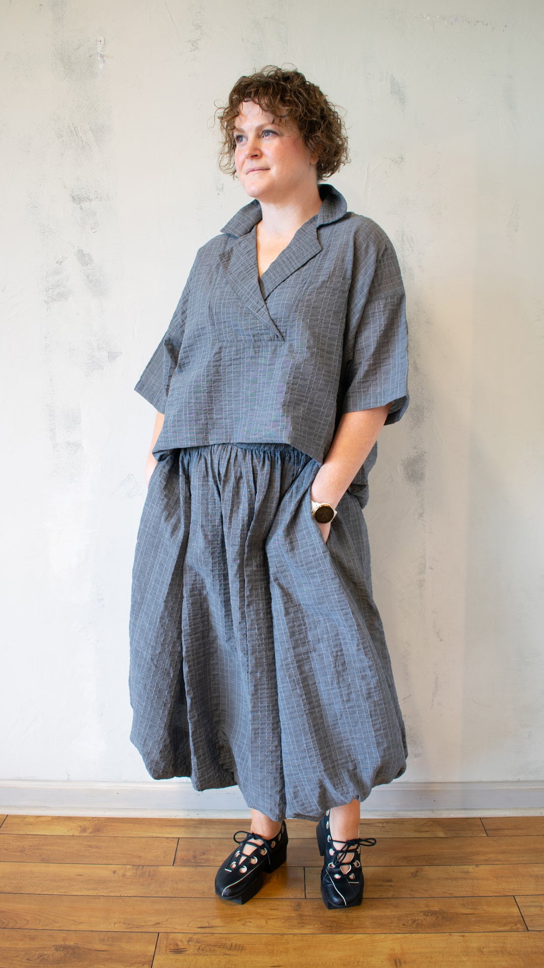 Hi-Lo Collar Pullover in Grey Bubble