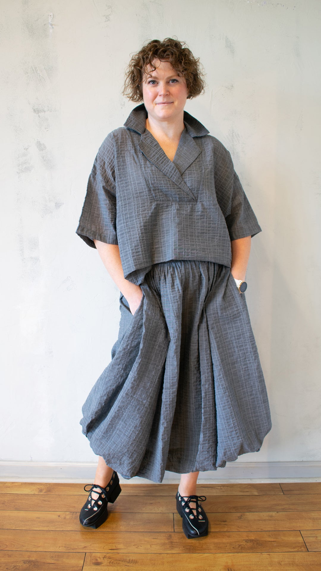 Hi-Lo Collar Pullover in Grey Bubble