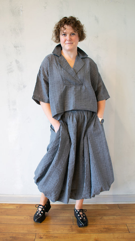 Hi-Lo Collar Pullover in Grey Bubble