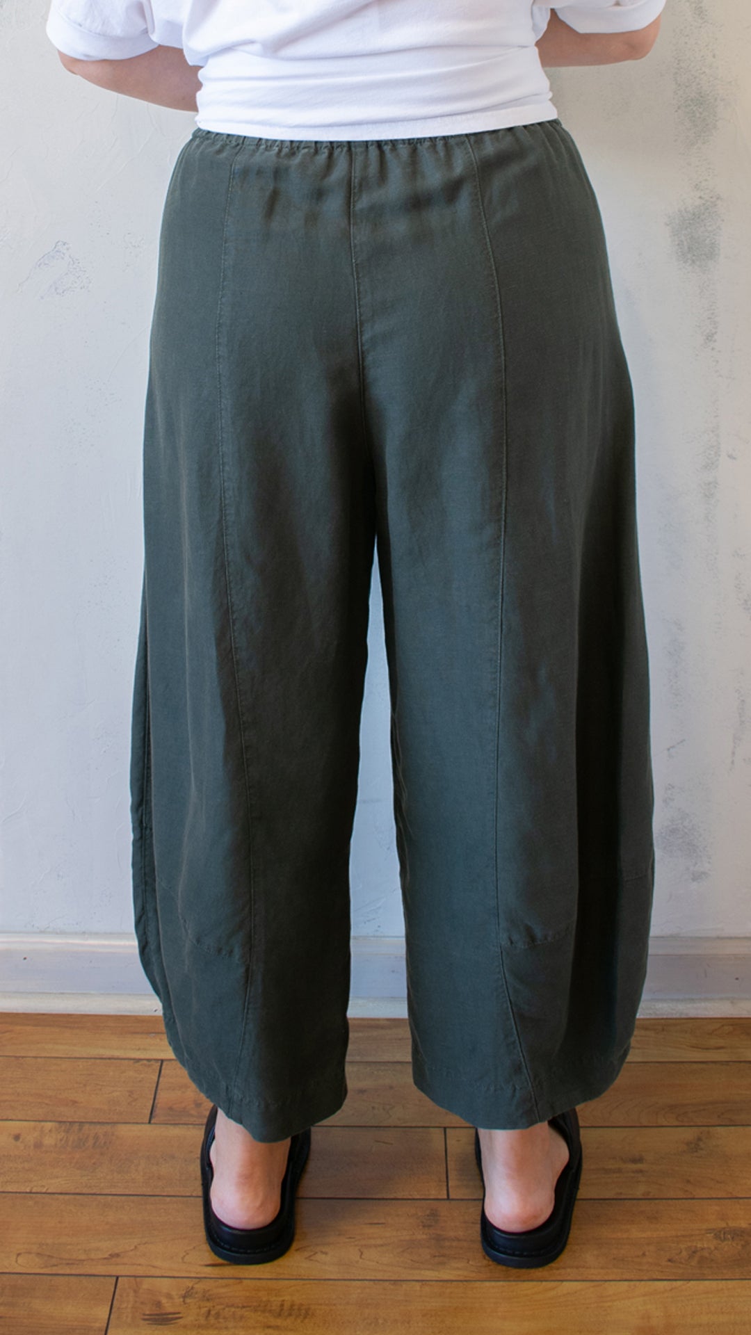 Tucked Hem Pant (Multiple Colors)