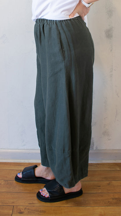 Tucked Hem Pant (Multiple Colors)