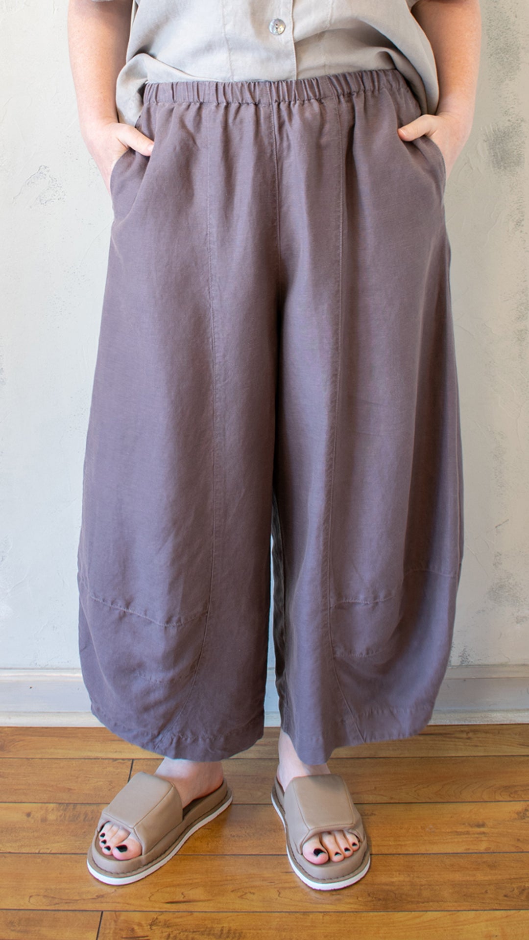 Tucked Hem Pant (Multiple Colors)