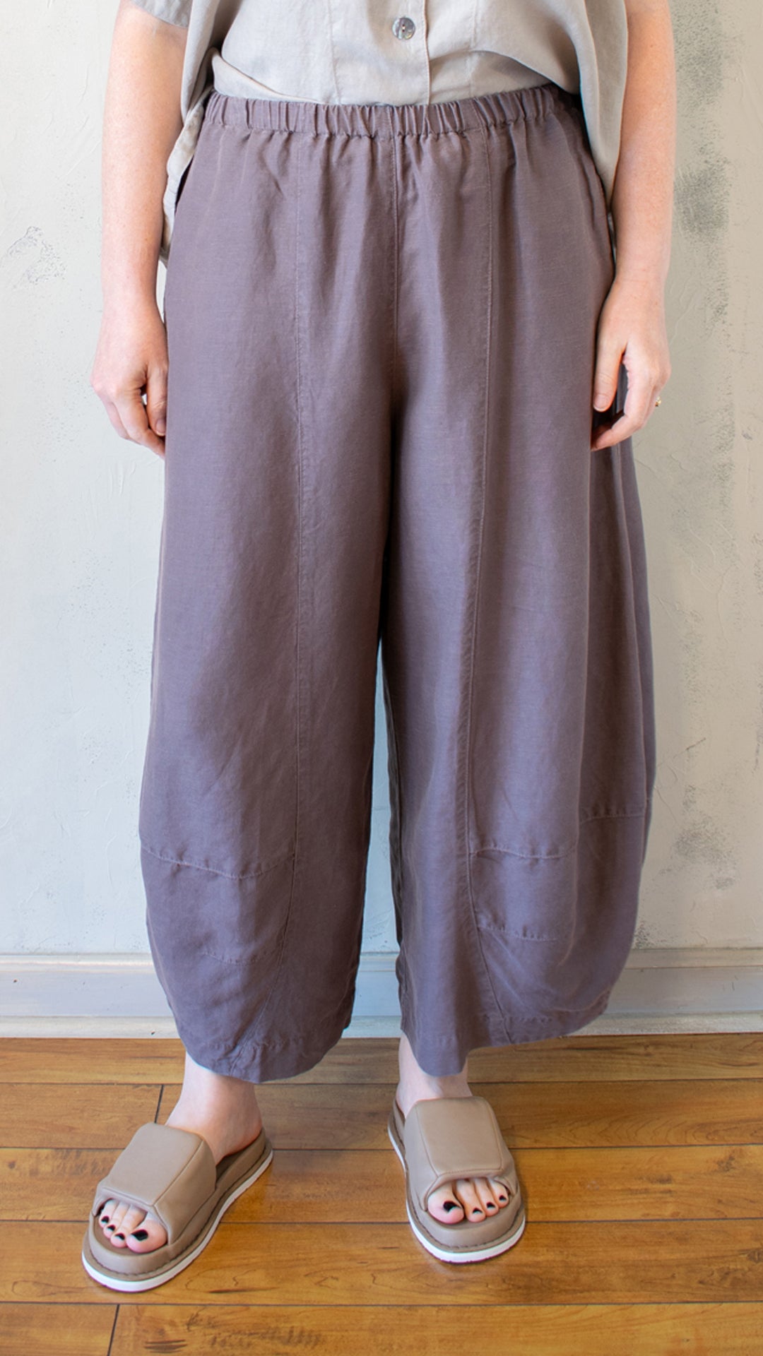 Tucked Hem Pant (Multiple Colors)