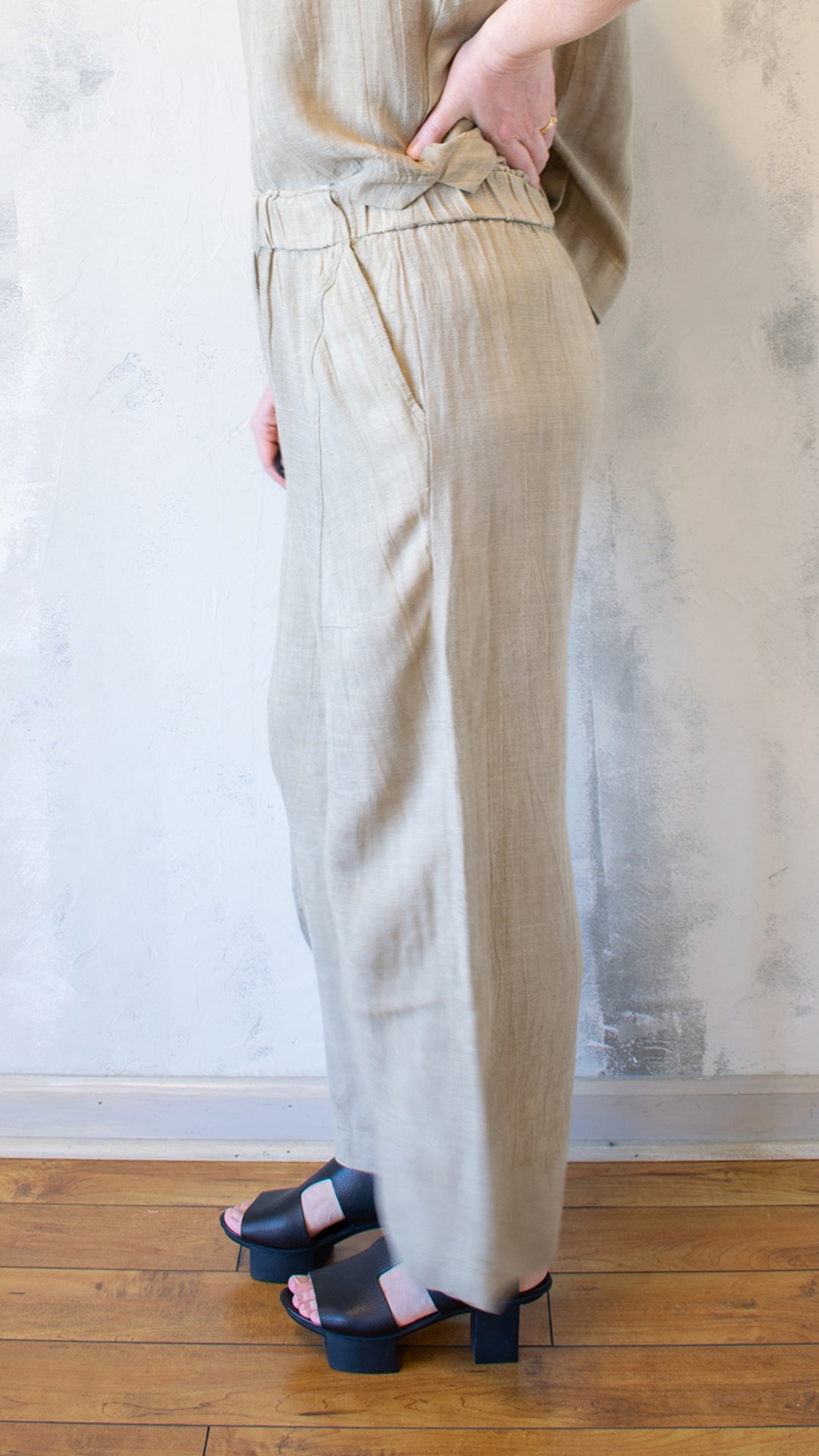 Liat Pant in Khaki