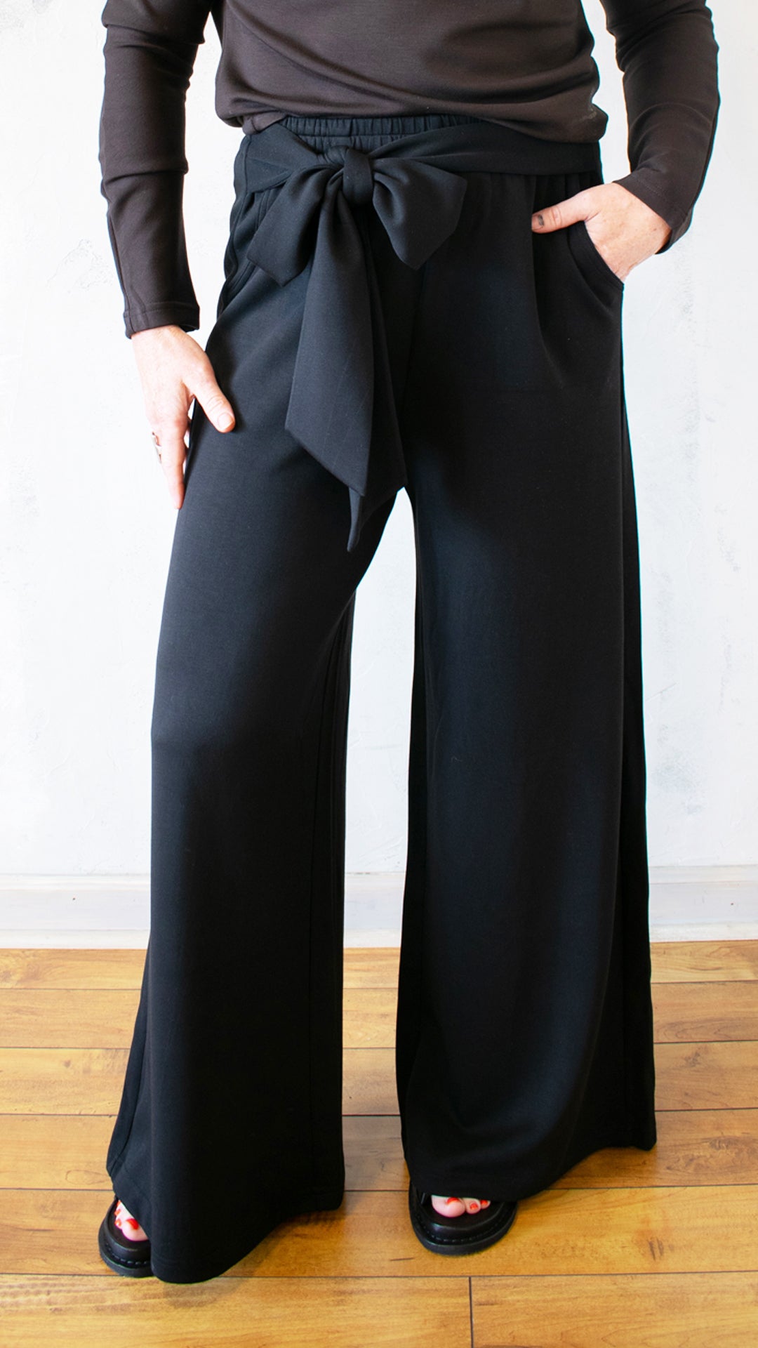 Wide Leg Tie Waist Pant in Black