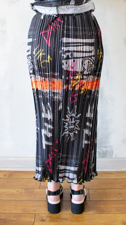 Pleated Skirt in Graffiti Print