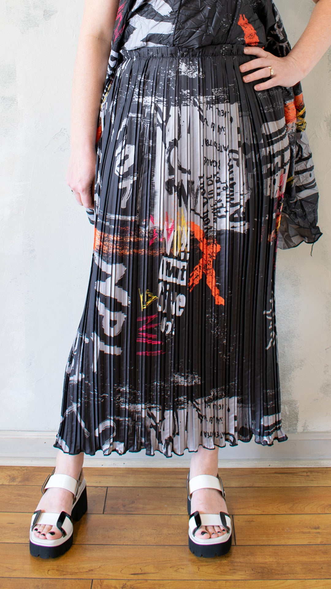 Pleated Skirt in Graffiti Print