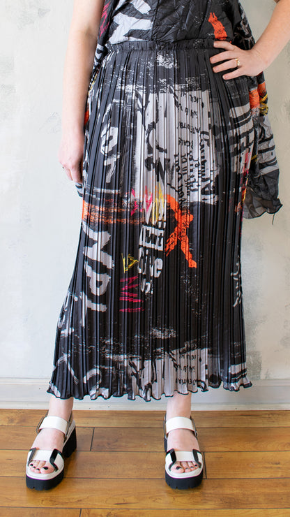 Pleated Skirt in Graffiti Print